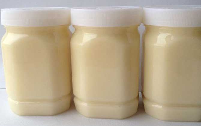 蜂蜜結(jié)晶是怎么回事?別擔(dān)心,這是正常現(xiàn)象,要恢復(fù)也非常簡單! 蜂蜜結(jié)晶