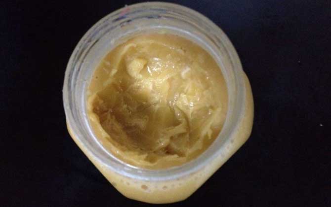 蜂蜜變質(zhì)是什么樣子的?蜂蜜有這幾個(gè)現(xiàn)象,說明蜂蜜已經(jīng)變質(zhì)了! 蜂蜜