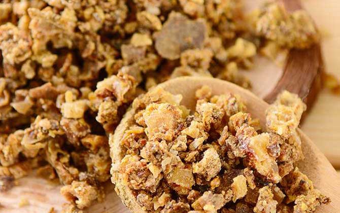 蜂產(chǎn)品有哪些種類?不僅僅只有蜂蜜,有些蜂產(chǎn)品比蜂蜜還要值錢! 蜂膠