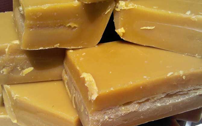 蜂產(chǎn)品有哪些種類?不僅僅只有蜂蜜,有些蜂產(chǎn)品比蜂蜜還要值錢! 蜂蠟