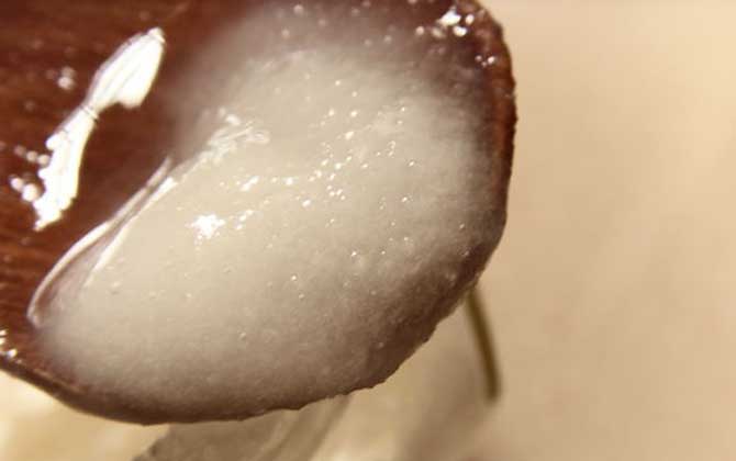 蜂蜜中摻白糖了會結晶嗎?可能結晶,但狀態與真蜂蜜卻截然不同! 蜂蜜結晶