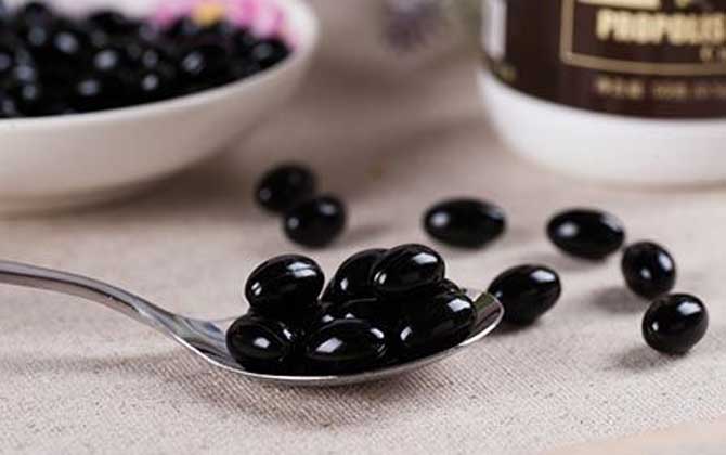 蜂膠什么年齡吃最好?最適合中老年人吃,青少年要少吃或不吃! 蜂膠