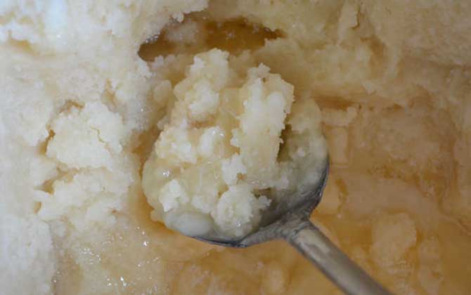 蜂蜜變質(zhì)后的圖片是什么樣?出現(xiàn)這4種情況,說明蜂蜜已經(jīng)變質(zhì)! 蜂蜜