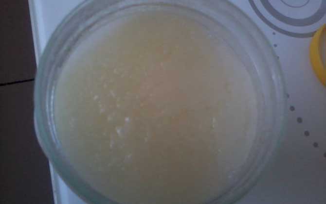 蜂蜜過期是什么樣子圖?蜂蜜過期不等于變質,只要未變質仍能吃! 蜂蜜