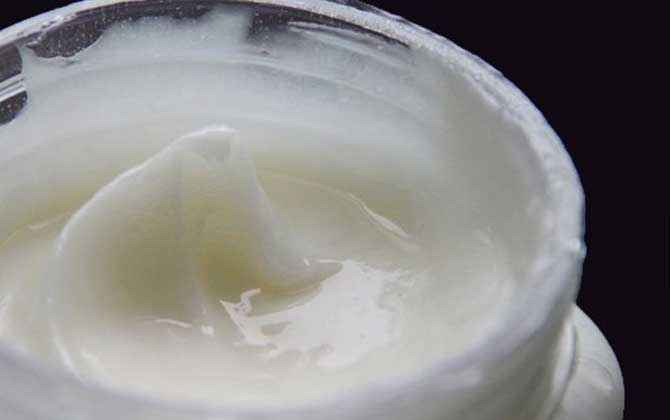 蜂蜜過期是什么樣子圖?蜂蜜過期不等于變質,只要未變質仍能吃! 蜂蜜