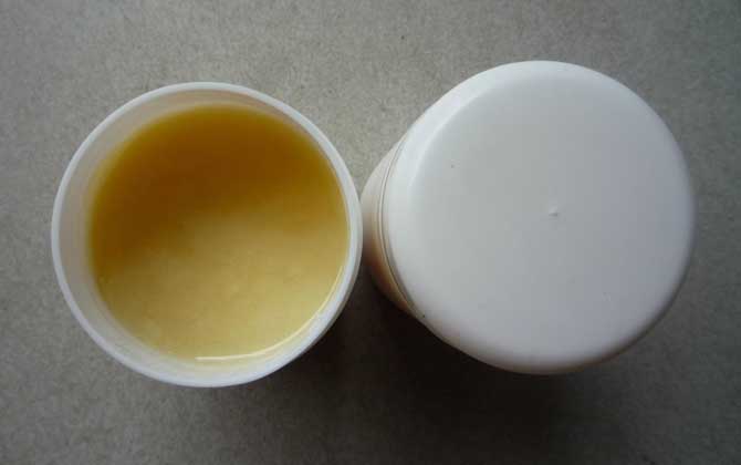 蜂王漿吃多久皮膚變好?沒有固定的時間,具體效果因人而異! 蜂王漿