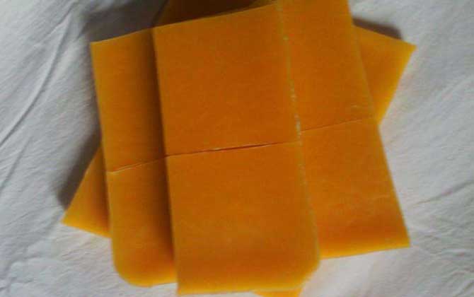 蜂蠟可以治療哪些病?主要是局部炎癥,原因是蜂蠟能抗菌消炎! 蜂蠟