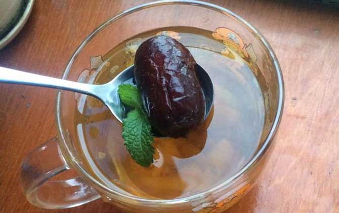 紅棗蜂蜜水的功效及簡單做法 紅棗蜂蜜水