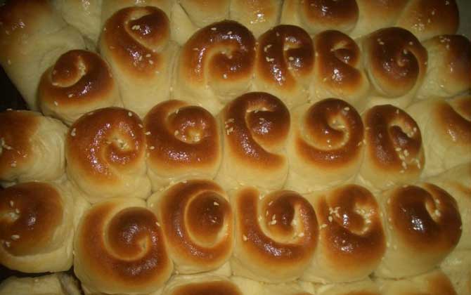 蜂蜜小面包的功效及簡(jiǎn)單做法 蜂蜜小面包