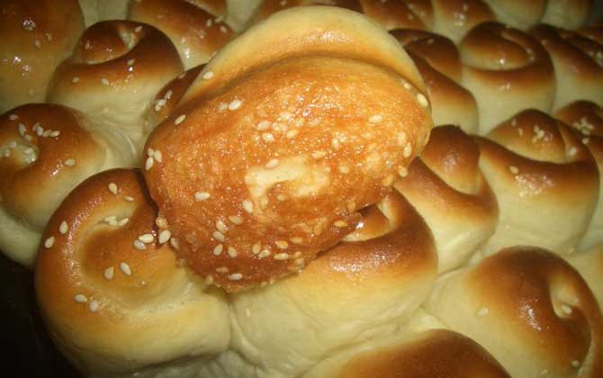 蜂蜜小面包的功效及簡(jiǎn)單做法 蜂蜜小面包