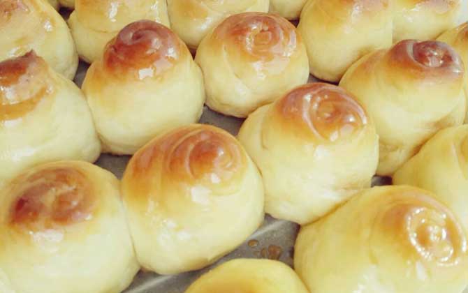 蜂蜜小面包的功效及簡(jiǎn)單做法 蜂蜜小面包