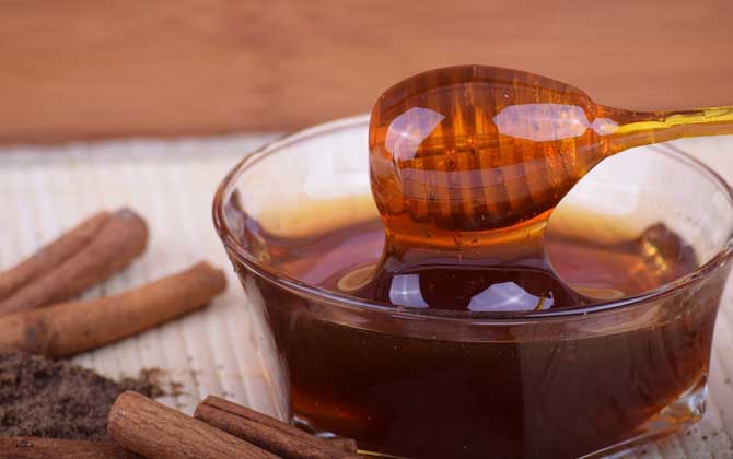 蜂蜜加什么祛斑最快? 蜂蜜