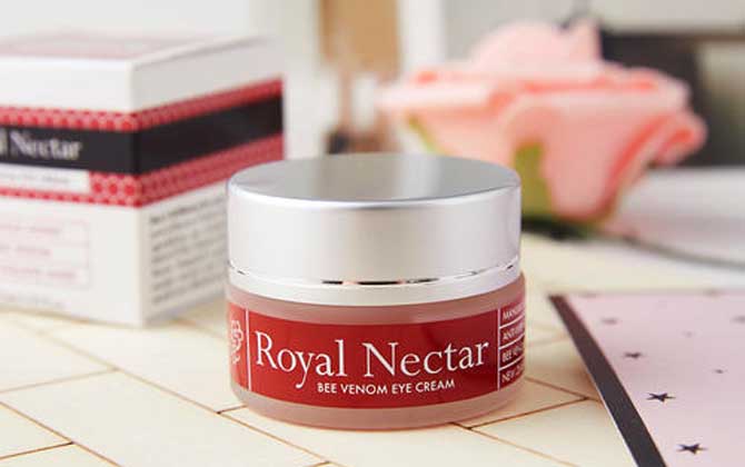 蜂毒眼霜的功效及使用方法 蜂毒眼霜