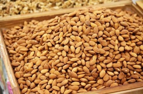 杏仁拌蜂蜜的功效，蜂蜜炒杏仁治療什么病？