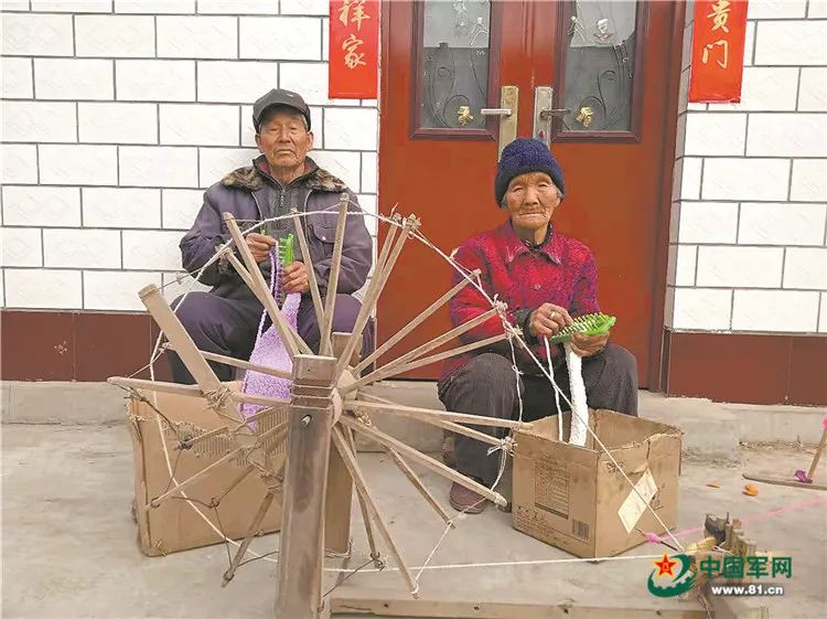 八旬老人寄出數(shù)萬條圍巾，收貨地幾乎覆蓋所有邊關……