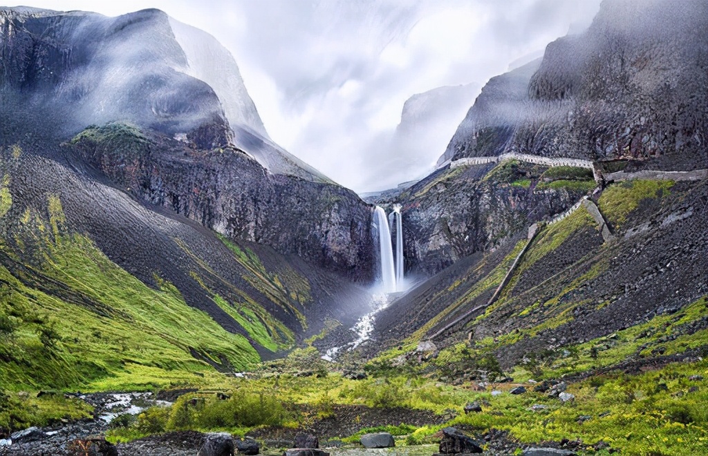 長(zhǎng)白山天池里面為什么沒有魚（長(zhǎng)白山天池海拔2189米，魚無法流到這里，這里的魚是怎么產(chǎn)生的）