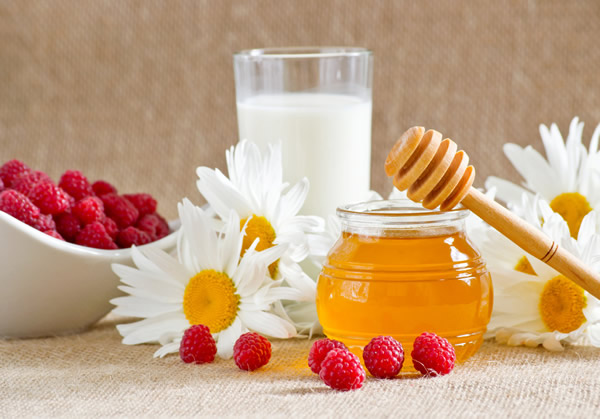 牛奶可以加蜂蜜嗎(牛奶可以加蜂蜜一起喝嗎) 牛奶可以加蜂蜜嗎(牛奶可以加蜂蜜一起喝嗎)