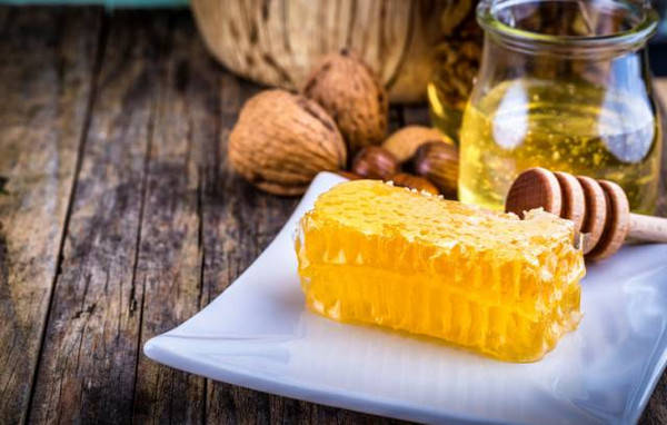 女人有什么病不能吃蜂蜜?(哪些女人不適合喝蜂蜜) 女人有什么病不能吃蜂蜜?(哪些女人不適合喝蜂蜜)