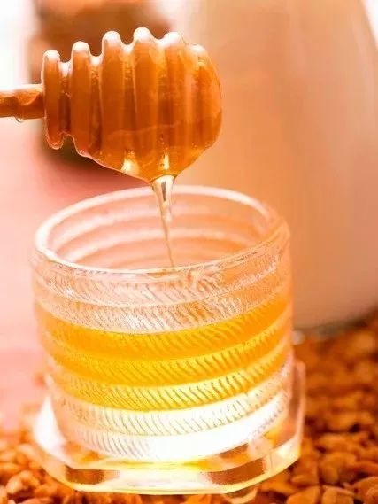 雙色蜂王的優(yōu)點缺點(雙色蜂王和阿壩蜂王哪個好) 雙色蜂王的優(yōu)點缺點(雙色蜂王和阿壩蜂王哪個好)