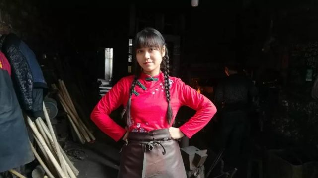 95后“村姑”靠直播插秧當(dāng)上網(wǎng)紅(犁田、插秧、打鐵,真農(nóng)活界“十項(xiàng)全能”)