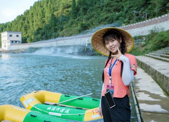 95后“村姑”靠直播插秧當(dāng)上網(wǎng)紅(犁田、插秧、打鐵,真農(nóng)活界“十項(xiàng)全能”)