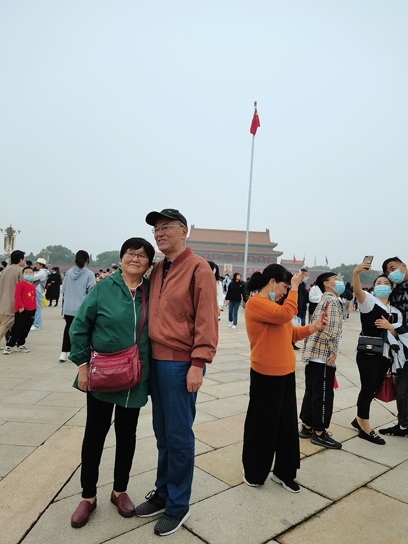 同升一面旗｜十一假期，游客們觀看升旗后歡呼：“祝福祖國越來越好”