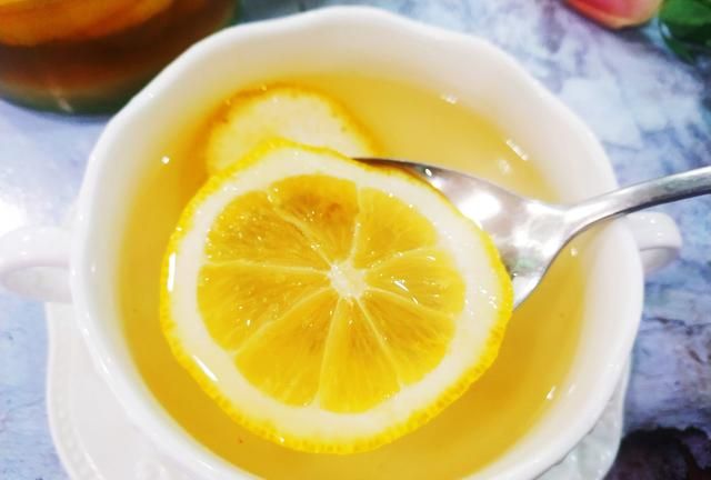 荔枝蜜可以泡檸檬嗎(荔枝蜜加檸檬的做法) 荔枝蜜可以泡檸檬嗎(荔枝蜜加檸檬的做法)