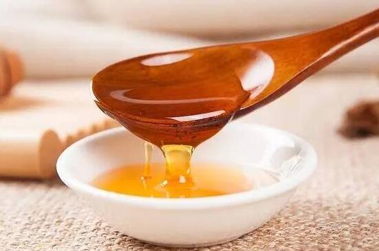 蜂群中突然出現很多黑蜂是什么原因(什么是黑蜂) 蜂群中突然出現很多黑蜂是什么原因(什么是黑蜂)