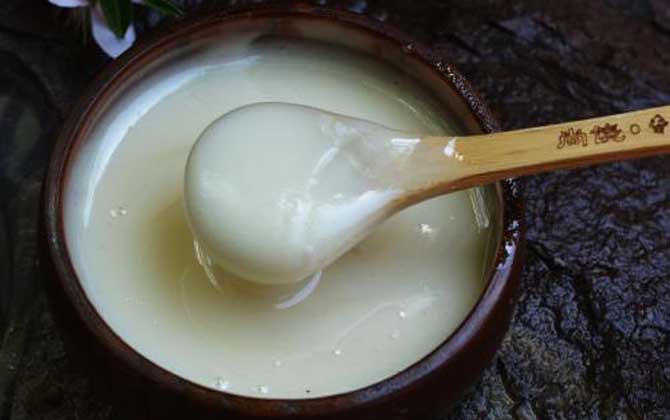 東北黑蜂椴樹雪蜜是涼性的嗎(椴樹蜜是熱性還是涼性) 東北黑蜂椴樹雪蜜是涼性的嗎(椴樹蜜是熱性還是涼性)