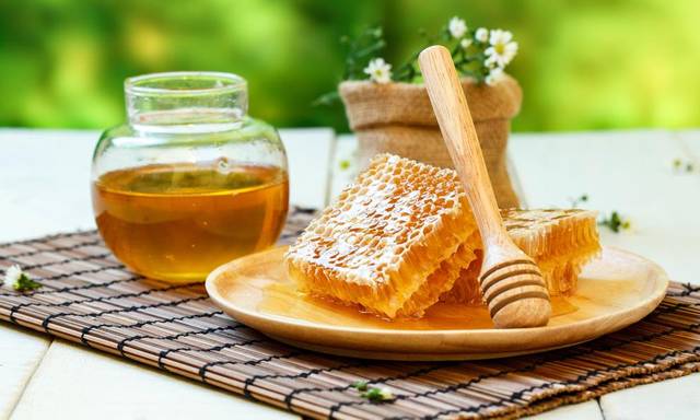 蜂蜜和什么一起喝好(蜂蜜可以和什么搭配吃最好) 蜂蜜和什么一起喝好(蜂蜜可以和什么搭配吃最好)