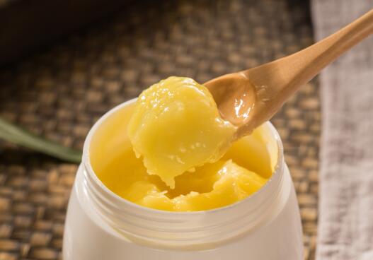 鮮蜂王漿怎么吃最好(蜂王漿的功效和作用及食用方法) 鮮蜂王漿怎么吃最好(蜂王漿的功效和作用及食用方法)
