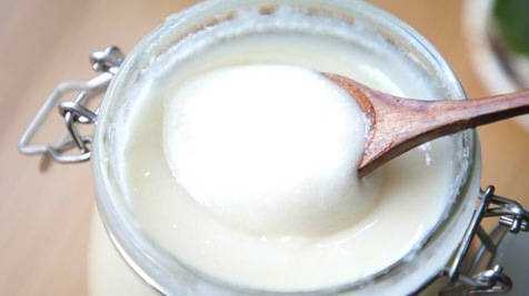 白色蜂蜜像豬油好不好(蜂蜜顏色像豬油一樣是真的嗎) 白色蜂蜜像豬油好不好(蜂蜜顏色像豬油一樣是真的嗎)