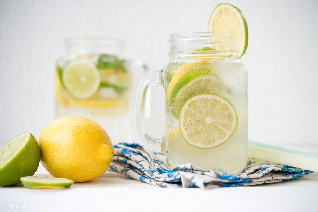 檸檬汁可以減肥嗎(檸檬水減肥的正確方法) 檸檬汁可以減肥嗎(檸檬水減肥的正確方法)