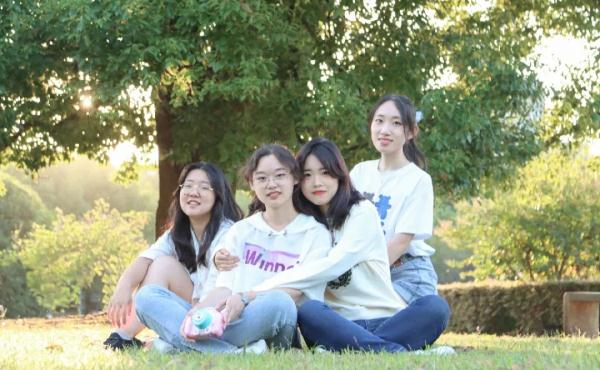 高中同班,大學(xué)同寢,緣分啊 高中同班,大學(xué)同寢,緣分啊