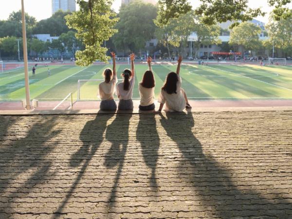 高中同班,大學(xué)同寢,緣分啊 高中同班,大學(xué)同寢,緣分啊