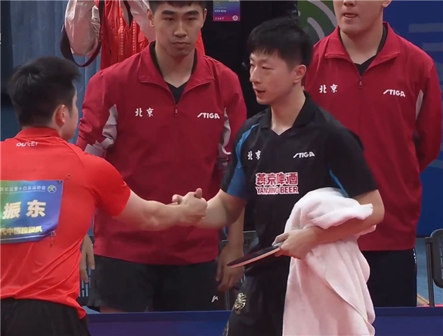 鄧亞萍批評(píng)奏效！樊振東開(kāi)竅逆轉(zhuǎn)奪冠，原來(lái)?yè)魯●R龍靠的就這兩招