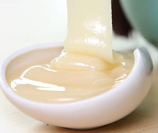 蜂蜜里的白色結晶是什么(蜂蜜白色結晶體的形成和主要成分) 蜂蜜里的白色結晶是什么(蜂蜜白色結晶體的形成和主要成分)