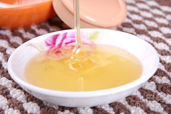 老年人吃蜂蜜有哪些禁忌(老年人吃蜂蜜的好處與壞處及禁忌) 老年人吃蜂蜜有哪些禁忌(老年人吃蜂蜜的好處與壞處及禁忌)