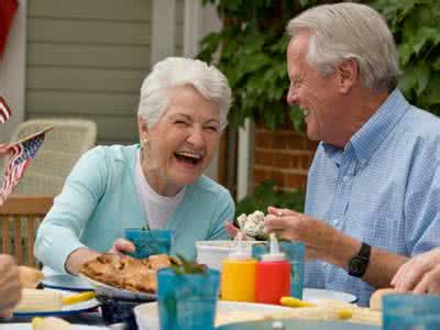 老年人吃蜂蜜有哪些禁忌(老年人吃蜂蜜的好處與壞處及禁忌) 老年人吃蜂蜜有哪些禁忌(老年人吃蜂蜜的好處與壞處及禁忌)