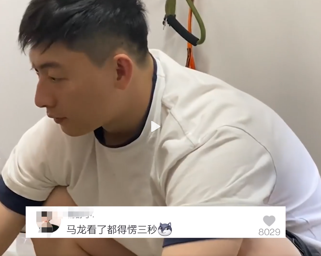 男朋友和奧運冠軍撞臉了 網(wǎng)友撞臉奧運選手陳夢馬龍 直呼:本人看了都得愣三秒