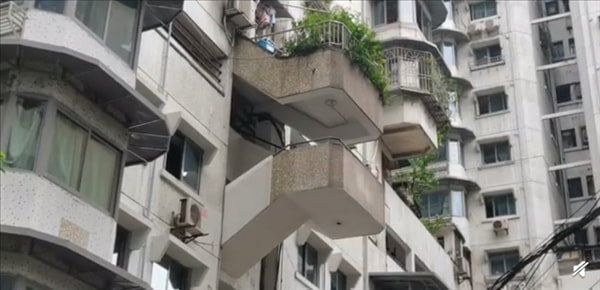 一座24層樓沒電梯 重慶一座24層樓沒電梯 外賣員心態崩了:曾在樓里迷路