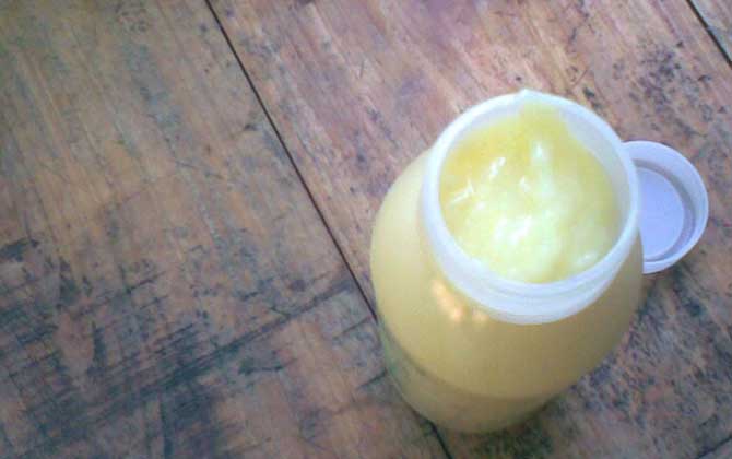 女人吃蜂王漿的年齡，建議25歲以上，過早吃蜂王漿對健康不利！