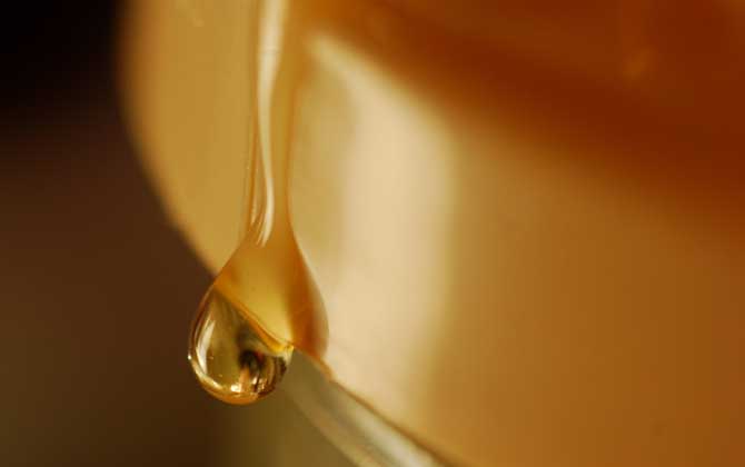 蜂蜜的保質期有多長？理論上永不變質，但一般標成2年或18個月！