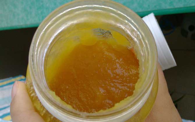 真蜂蜜和假蜂蜜有什么區別？除了外觀不同，氣味和口感也大不相同！