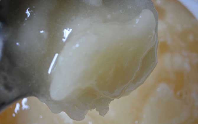 假蜂蜜是怎么做出來的？作假方法花樣百出，有些方法堪稱“恐怖”！