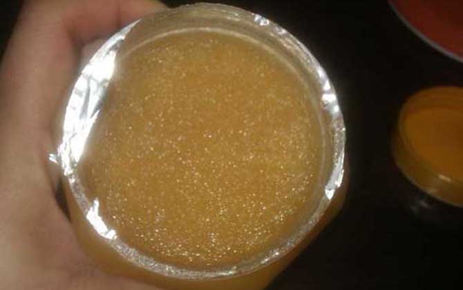 蜂蜜變質(zhì)后的圖片是什么樣的（出現(xiàn)這4種情況，說(shuō)明蜂蜜已經(jīng)變質(zhì)）