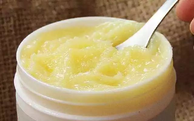 蜂王漿怎么產(chǎn)生出來(lái)的？（細(xì)數(shù)蜂王漿的來(lái)源）